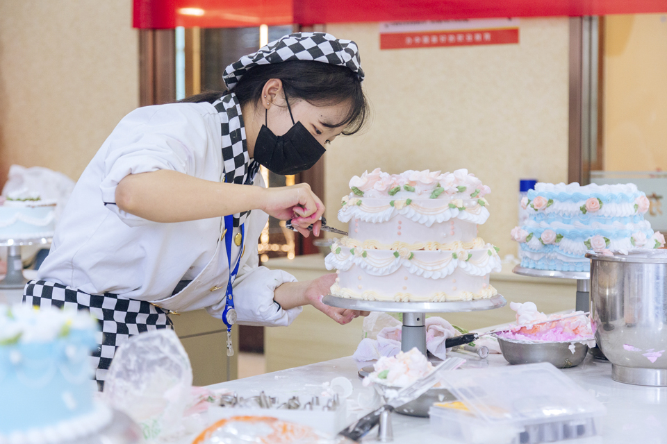 女孩子想學西點培訓：選擇何處，成就未來甜點師之夢